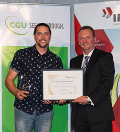 Tasman Australia Health and Safety Representative Andrew Ridgwell (left) receiving the IFAP/CGU 2016 Safe Way Gold Achiever and 6 months Lost Time Injury Free award