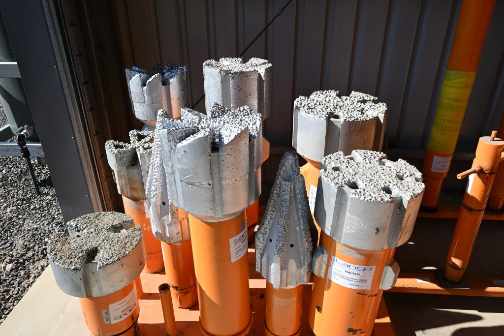 Fishing tools are deployed across a wide range of drilling, workover, intervention, and abandonment operations where access to the wellbore has been compromised or equipment has failed. These operations often evolve rapidly, requiring flexible tooling, contingency planning, and fast decision-making to minimise downtime. 