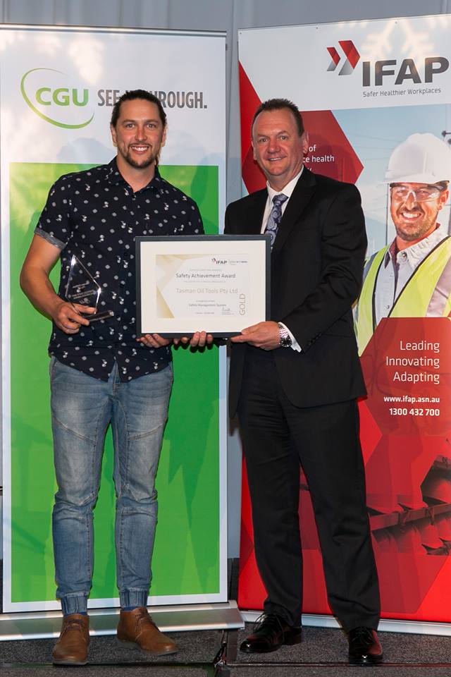 Tasman Oil Tools Australia Health and Safety Representative Andrew Ridgwell (left) receiving the IFAP/CGU 2016 Safe Way Gold Achiever and 6 months Lost Time Injury Free award